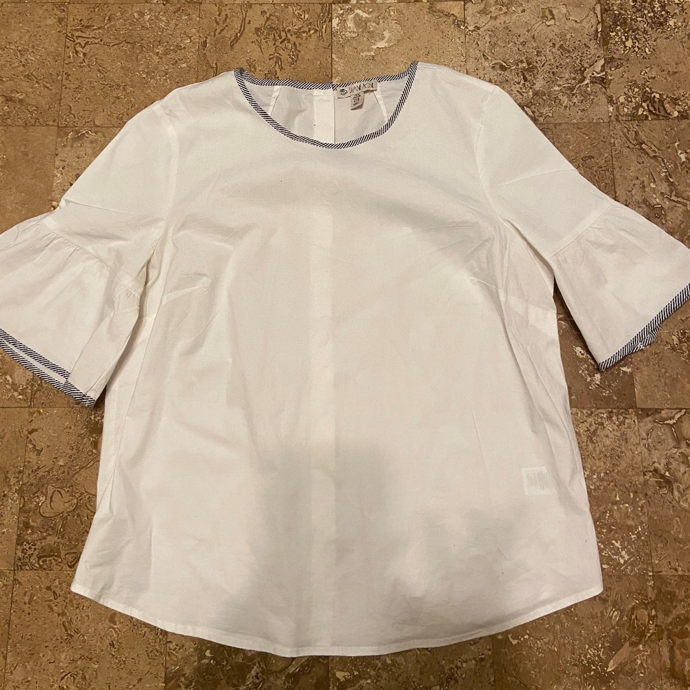 white blouse w/ detailed sleeves